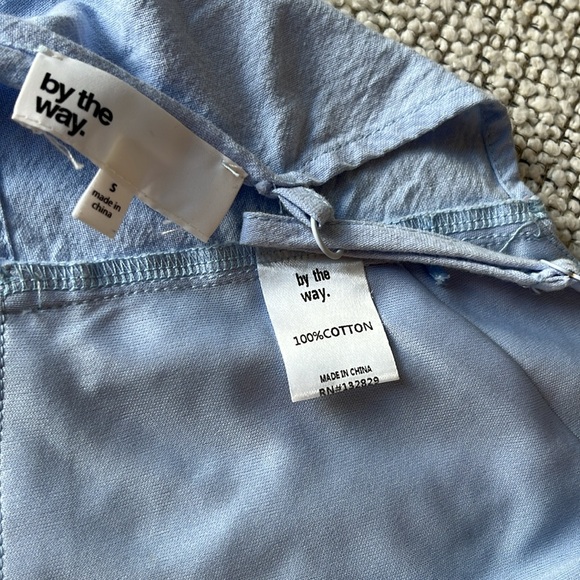 By The Way MORGON TIE BACK CROP TOP IN BABY BLUE - Picture 4 of 4